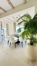 3950stunningrenovatedvilla20012614330748827c1