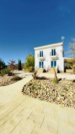 3950stunningrenovatedvilla2001261433086cf0b45