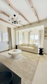 3950stunningrenovatedvilla200126143307ea8374f