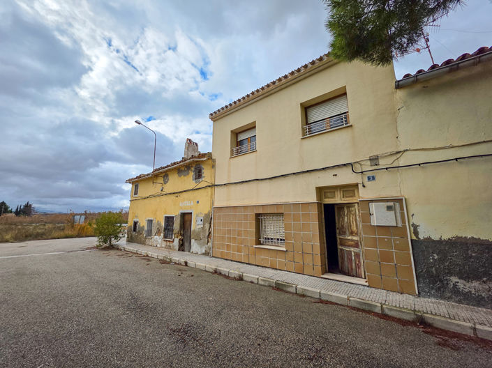 Image No.2-4 Bed Country House for sale