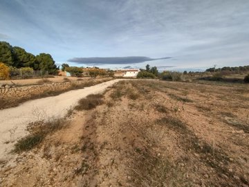 3239woodenhomeonplotinpicturesquehamlet211122