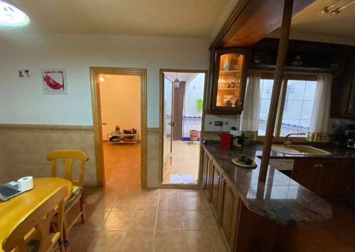 Image No.17-5 Bed Townhouse for sale