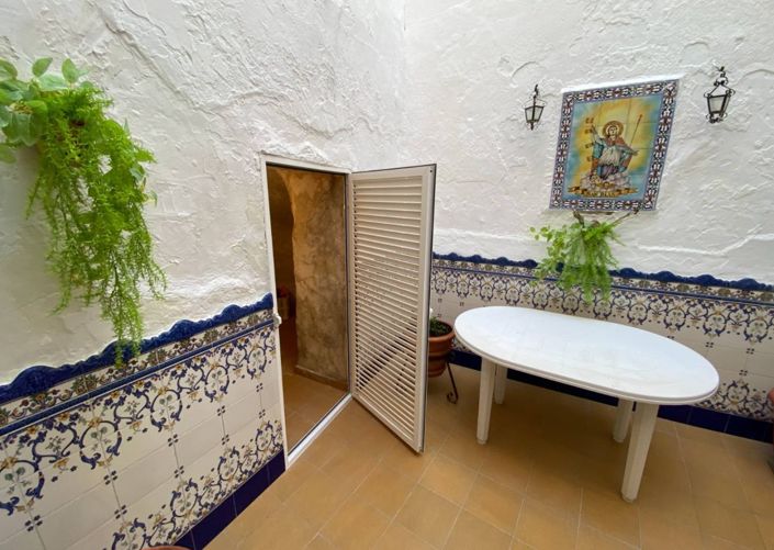 Image No.24-5 Bed Townhouse for sale