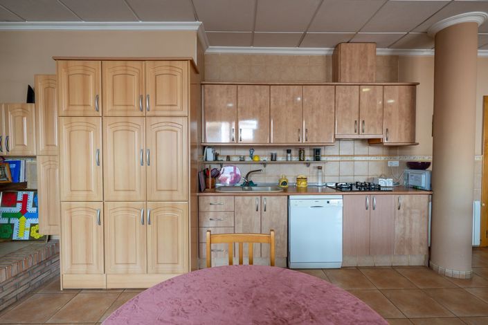 Image No.12-5 Bed Townhouse for sale