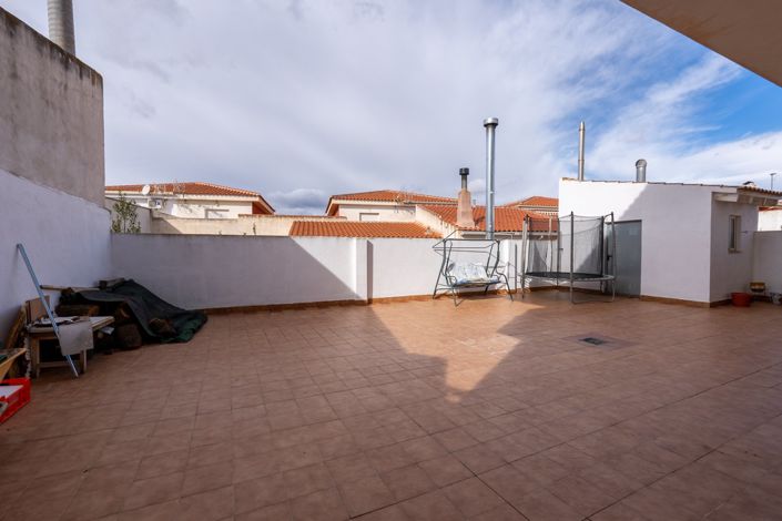 Image No.16-5 Bed Townhouse for sale