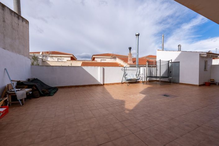 Image No.16-5 Bed Townhouse for sale