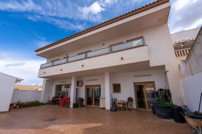 Image No.18-5 Bed Townhouse for sale