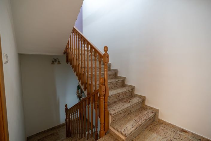Image No.19-5 Bed Townhouse for sale