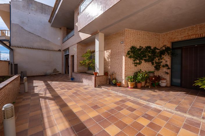 Image No.2-5 Bed Townhouse for sale