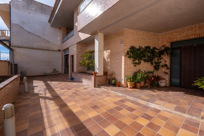Image No.2-5 Bed Townhouse for sale