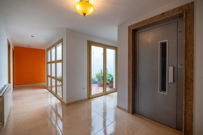 Image No.20-5 Bed Townhouse for sale