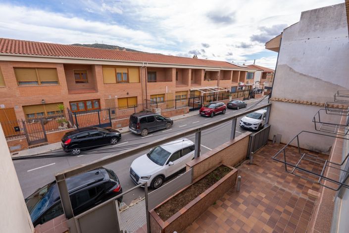Image No.24-5 Bed Townhouse for sale
