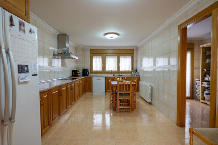 Image No.27-5 Bed Townhouse for sale