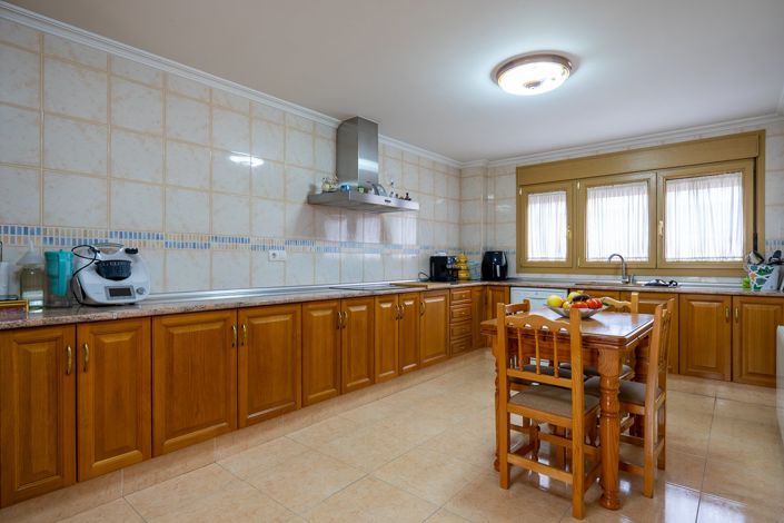 Image No.29-5 Bed Townhouse for sale