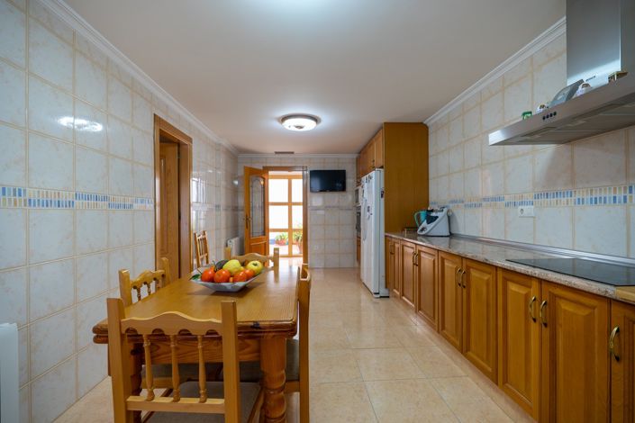 Image No.30-5 Bed Townhouse for sale