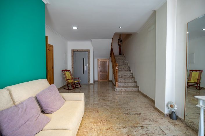 Image No.4-5 Bed Townhouse for sale