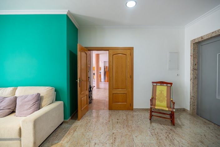 Image No.6-5 Bed Townhouse for sale