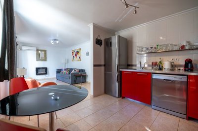 3956atticapartmentwprivateroofterrace29012614