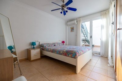 3956atticapartmentwprivateroofterrace29012614