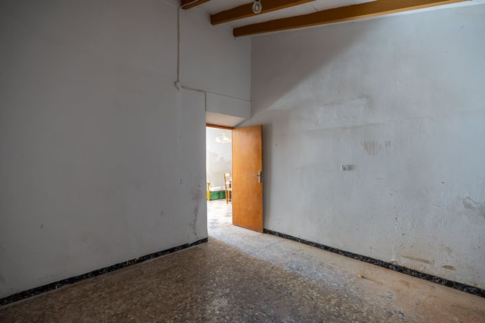 Image No.13-8 Bed Country House for sale