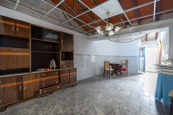 Image No.14-8 Bed Country House for sale