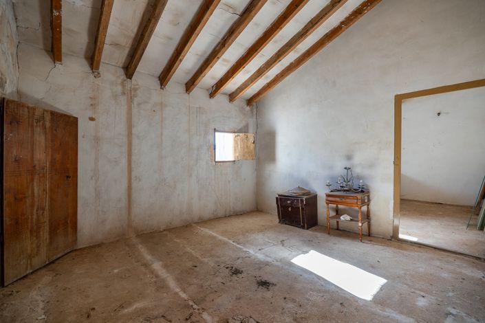 Image No.25-8 Bed Country House for sale