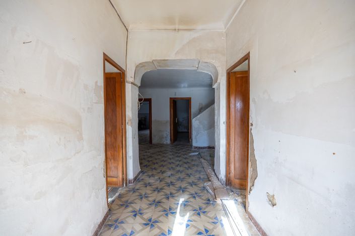 Image No.4-8 Bed Country House for sale