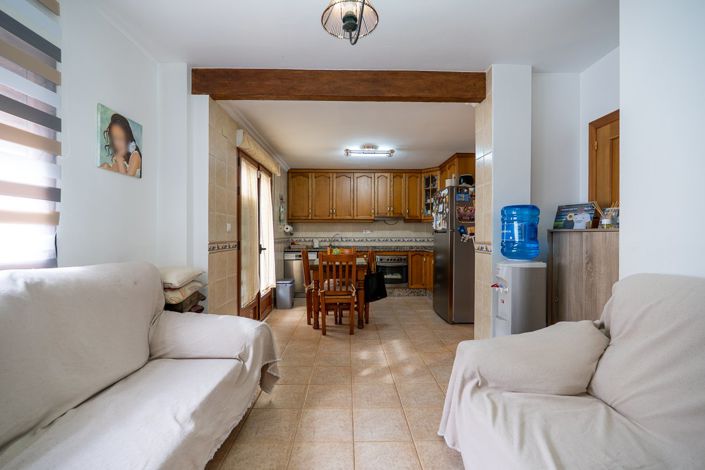 Image No.12-3 Bed Townhouse for sale