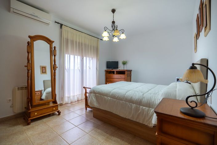 Image No.28-3 Bed Townhouse for sale