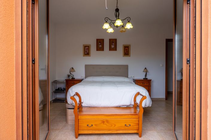 Image No.30-3 Bed Townhouse for sale