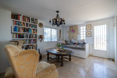 3967countryhousewequestrianfacilities11022614