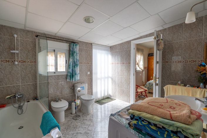 Image No.28-3 Bed Villa for sale