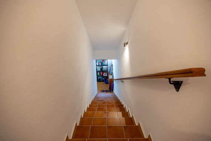 Image No.20-3 Bed Country House for sale