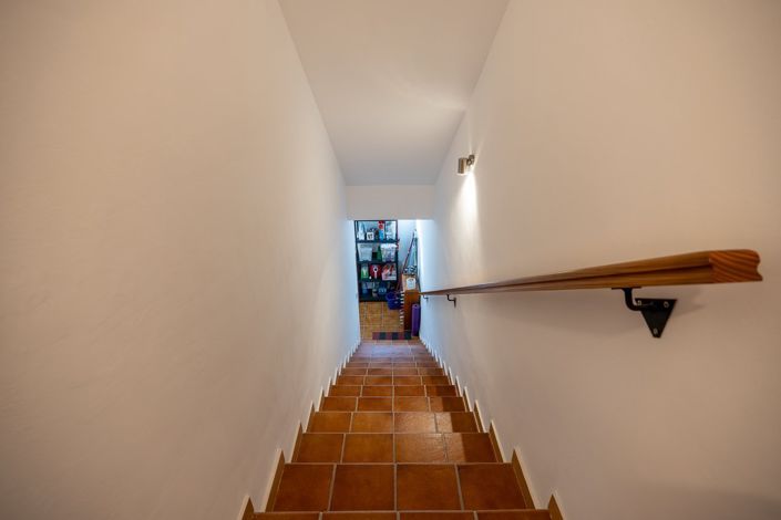 Image No.20-3 Bed Country House for sale