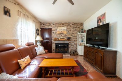 39734bedroomcountryhousenearpinoso02032612401