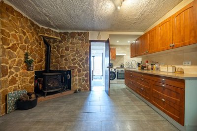 39734bedroomcountryhousenearpinoso02032612401