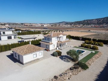 3972detachedvillawguesthouseinpinoso270226131