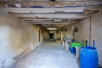 3974countryhousewith33hectaresofland030326132