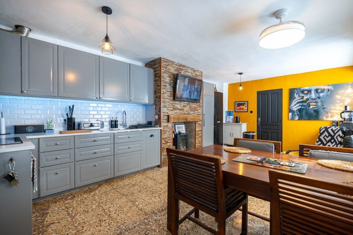 Image No.17-6 Bed Townhouse for sale