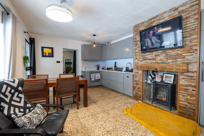 Image No.20-6 Bed Townhouse for sale