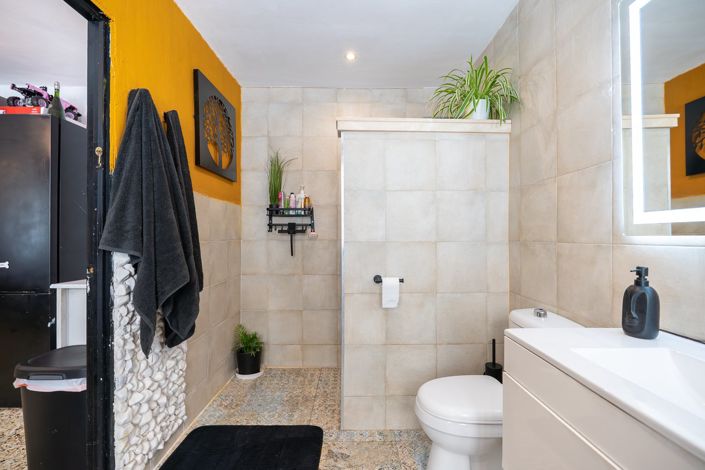 Image No.23-6 Bed Townhouse for sale