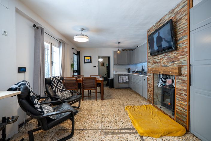 Image No.24-6 Bed Townhouse for sale