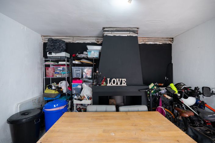 Image No.28-6 Bed Townhouse for sale