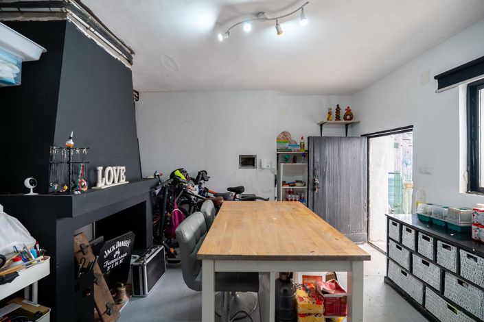 Image No.29-6 Bed Townhouse for sale