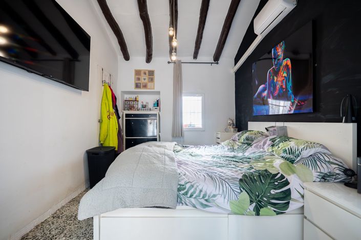 Image No.8-6 Bed Townhouse for sale