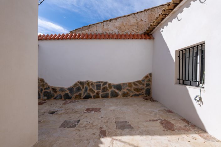 Image No.30-4 Bed Townhouse for sale