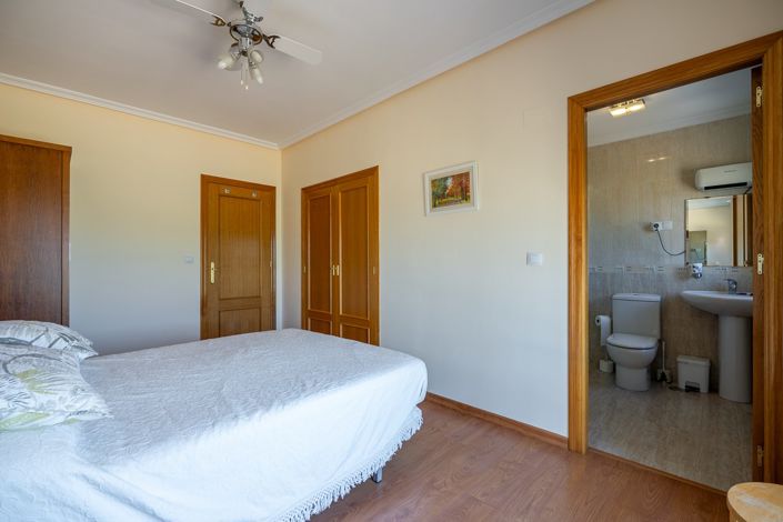 Image No.16-3 Bed Apartment for sale