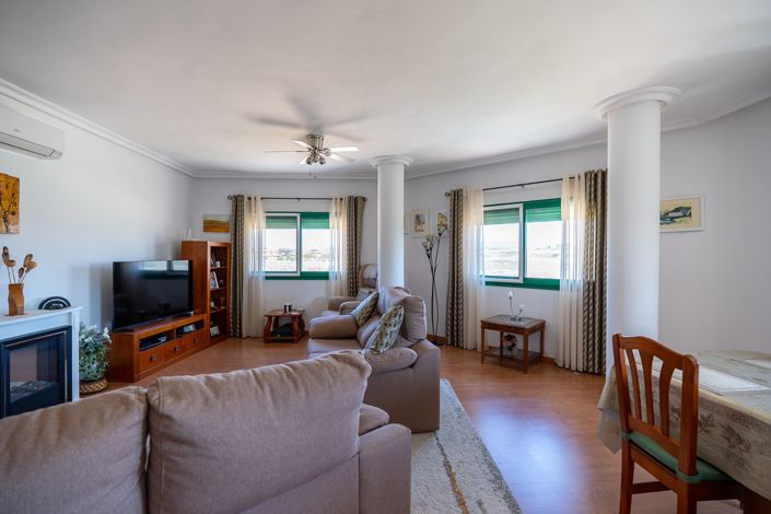 Image No.24-3 Bed Apartment for sale