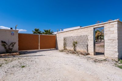 3988modernvillawpoolgymcasitaandpadelcourt270