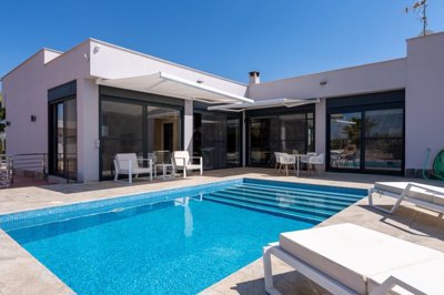 3988modernvillawpoolgymcasitaandpadelcourt270